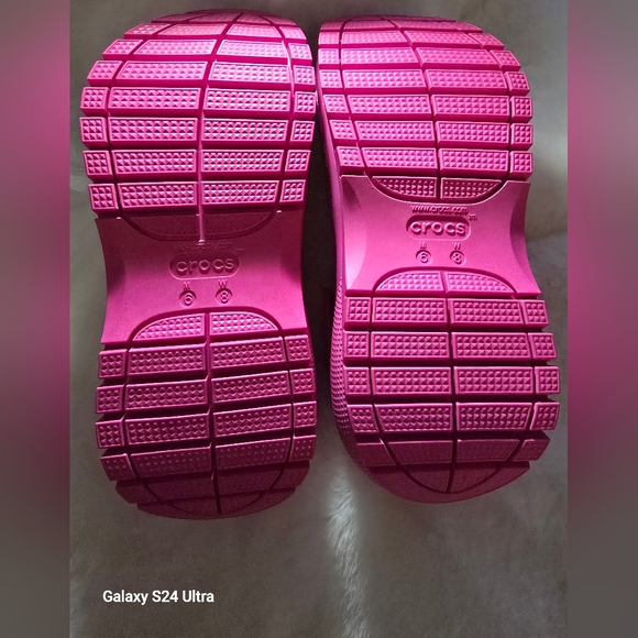 Barbie TheMovie Mega Crush Crocs Pink Women's Size 8  BRANDNEW!💗 - Picture 5 of 6